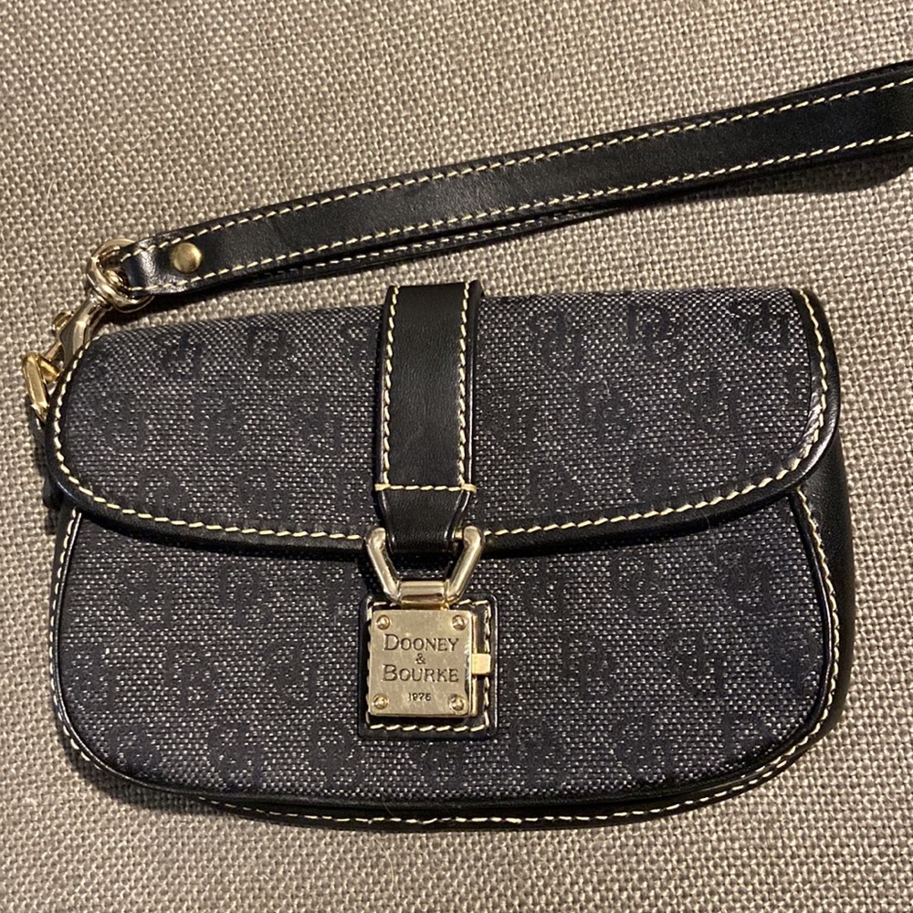NWOT Dooney & Burke signature